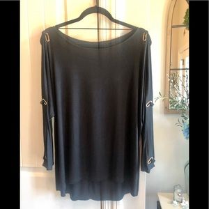 Black with Gold Hardware 🖤💛